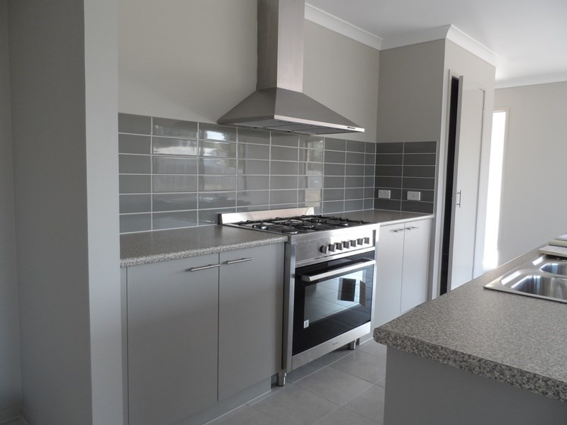 4 GODRIDGE Road, Morwell VIC 3840