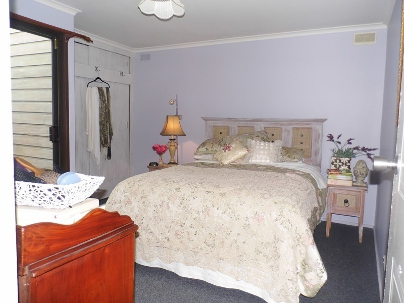 234 COMMERCIAL Road, Morwell VIC 3840