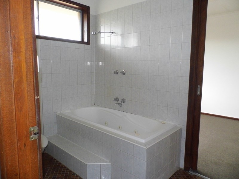 8/15 WELLS Street, Morwell VIC 3840