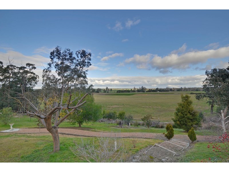 69 Downings Road, Cowwarr VIC 3857