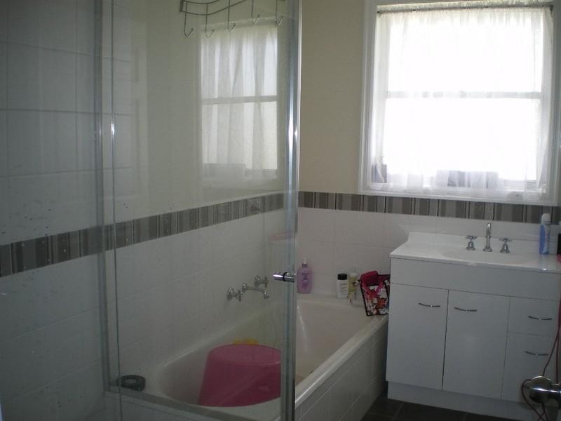 8 Hawthorn Crescent, Churchill VIC 3842