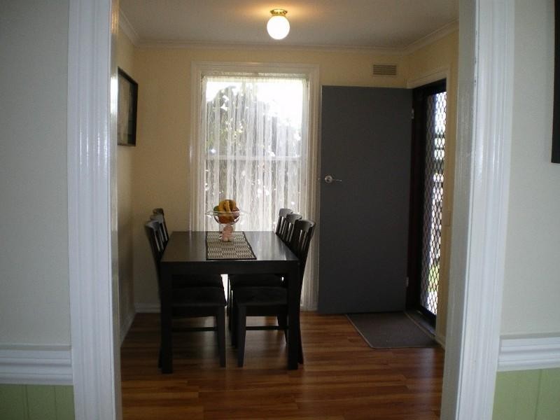 8 Hawthorn Crescent, Churchill VIC 3842