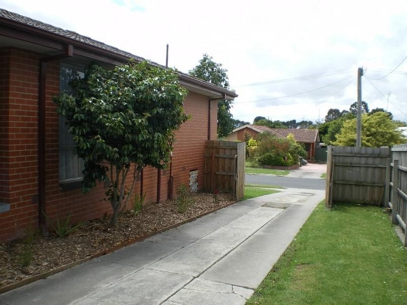 8 Hawthorn Crescent, Churchill VIC 3842