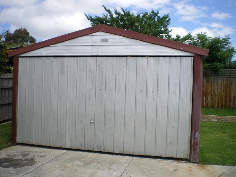 8 Hawthorn Crescent, Churchill VIC 3842