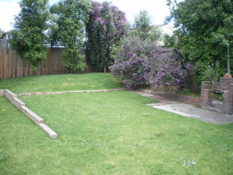 8 Hawthorn Crescent, Churchill VIC 3842