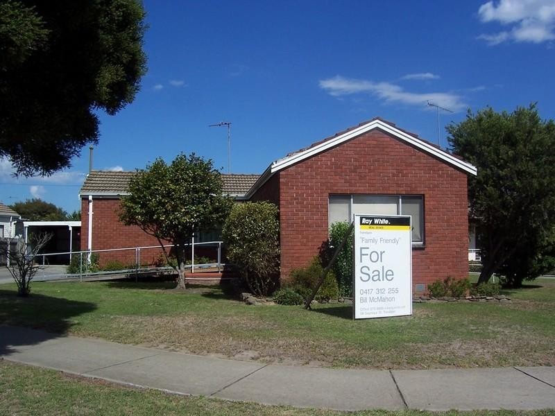 19 Bernard Avenue, Traralgon VIC 3844