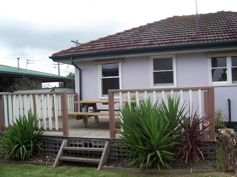 19 ROBERTS, Traralgon VIC 3844