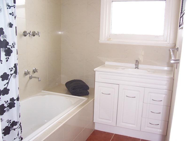 19 ROBERTS, Traralgon VIC 3844