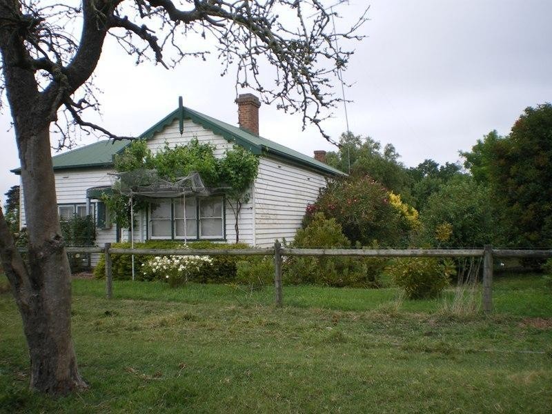 102 Bassets Lane, Glengarry VIC 3854