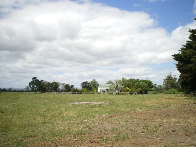 102 Bassets Lane, Glengarry VIC 3854