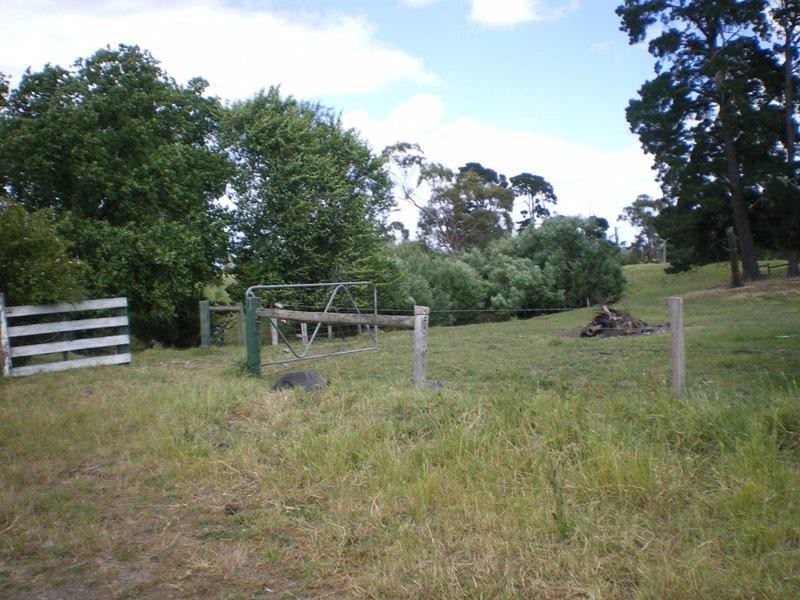 102 Bassets Lane, Glengarry VIC 3854