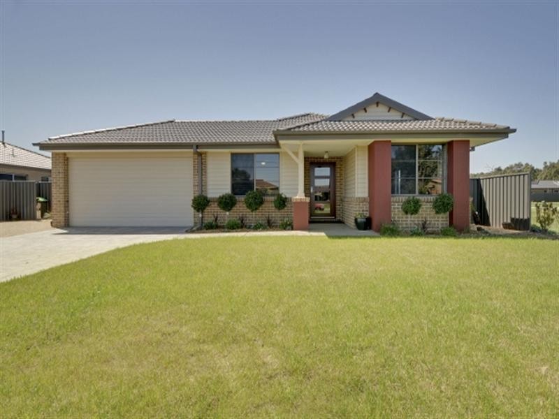 29 Moore Street, Rosedale VIC 3847