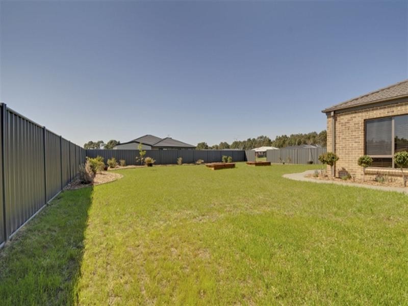 29 Moore Street, Rosedale VIC 3847