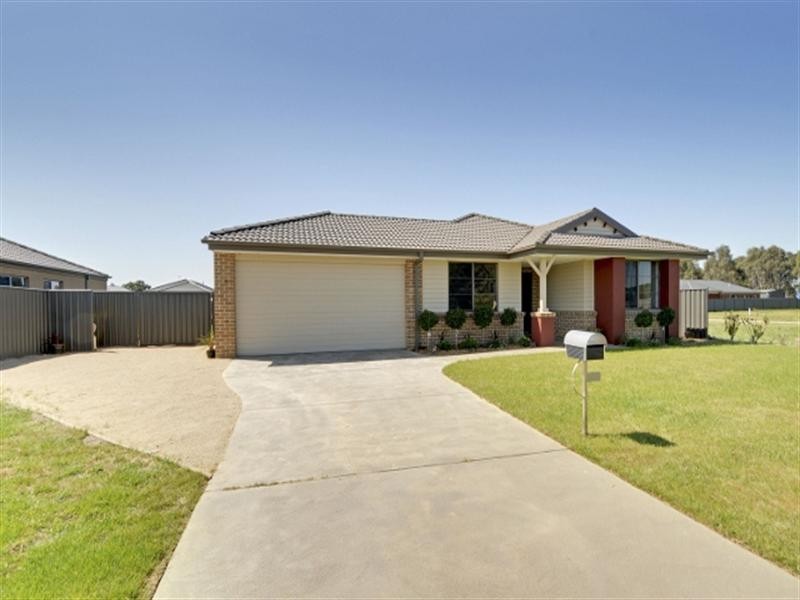 29 Moore Street, Rosedale VIC 3847