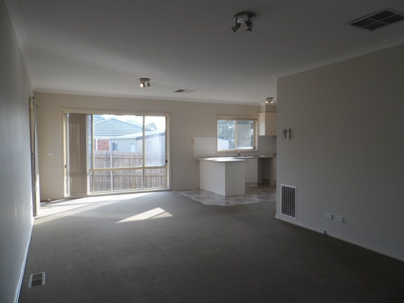 2/57 PORTER Street, Morwell VIC 3840