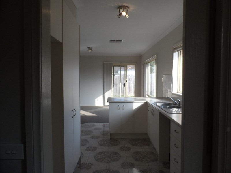 2/57 PORTER Street, Morwell VIC 3840