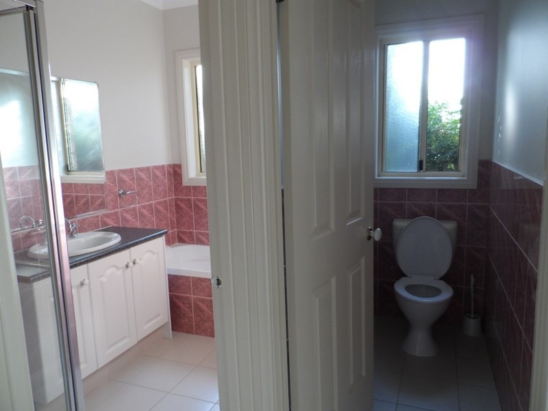 2/57 PORTER Street, Morwell VIC 3840