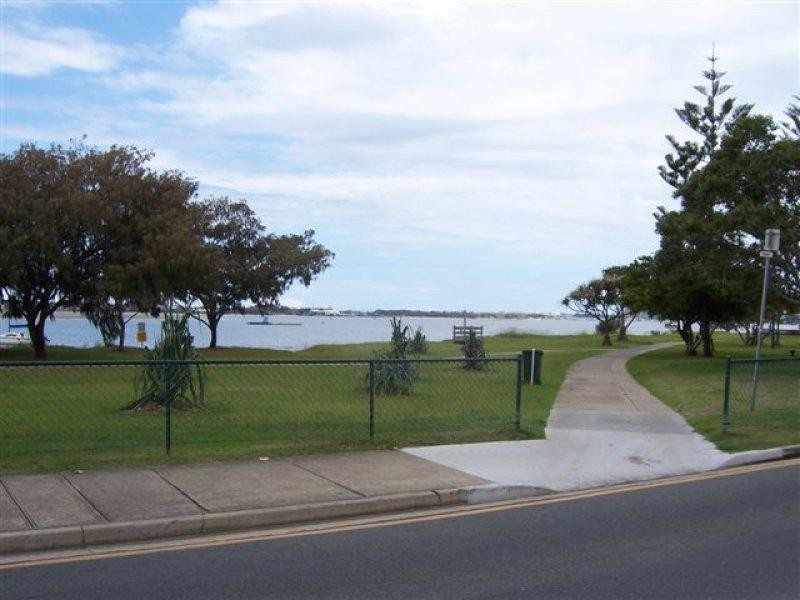 5 Sunshine Court, Labrador QLD 4215