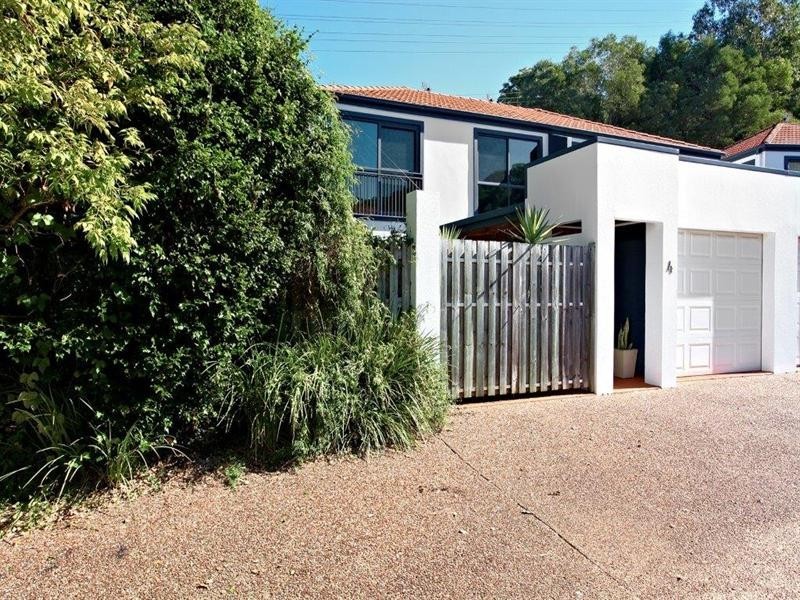 4/2 Karri Court, Burleigh Heads QLD 4220