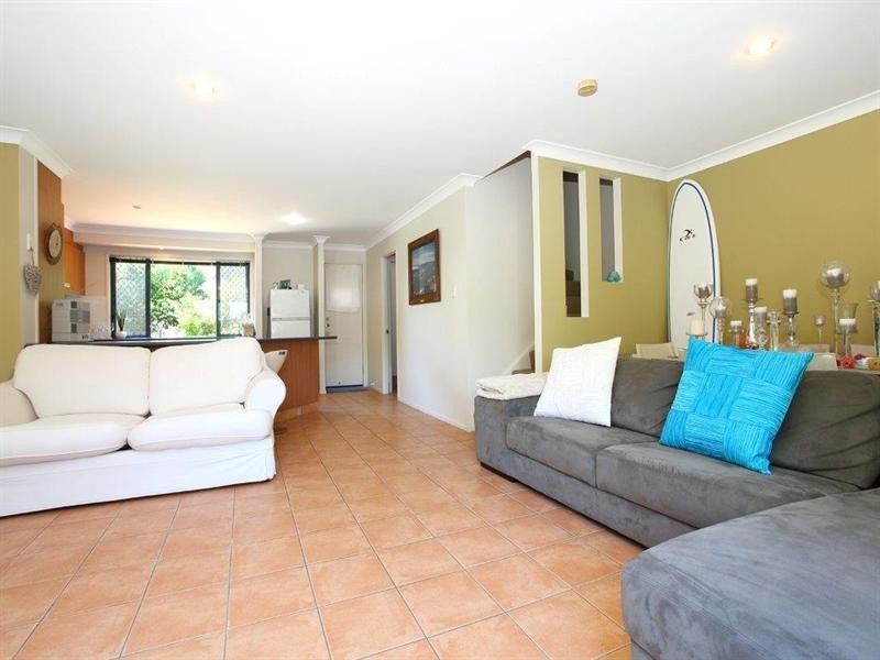 4/2 Karri Court, Burleigh Heads QLD 4220