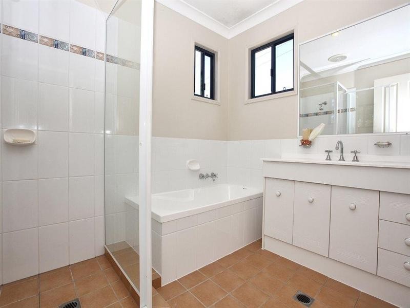 4/2 Karri Court, Burleigh Heads QLD 4220