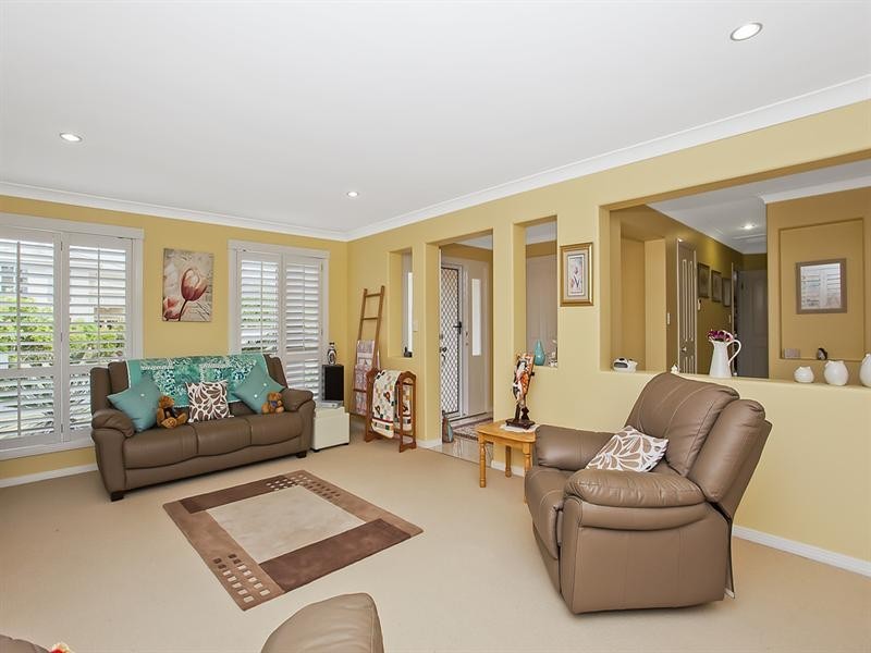 7 Nyoka Court, Elanora QLD 4221