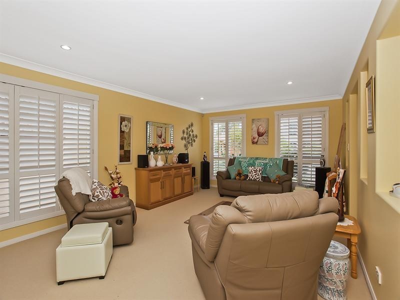 7 Nyoka Court, Elanora QLD 4221