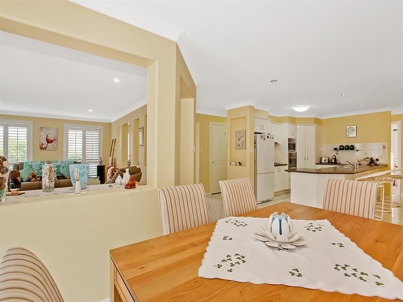 7 Nyoka Court, Elanora QLD 4221