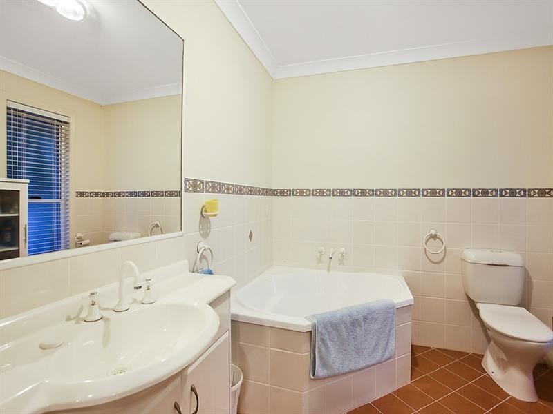 7 Nyoka Court, Elanora QLD 4221