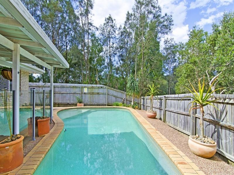 8 Casuarina Drive, Elanora QLD 4221