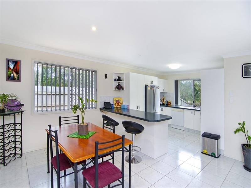 8 Casuarina Drive, Elanora QLD 4221