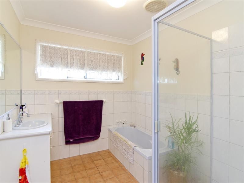 8 Casuarina Drive, Elanora QLD 4221