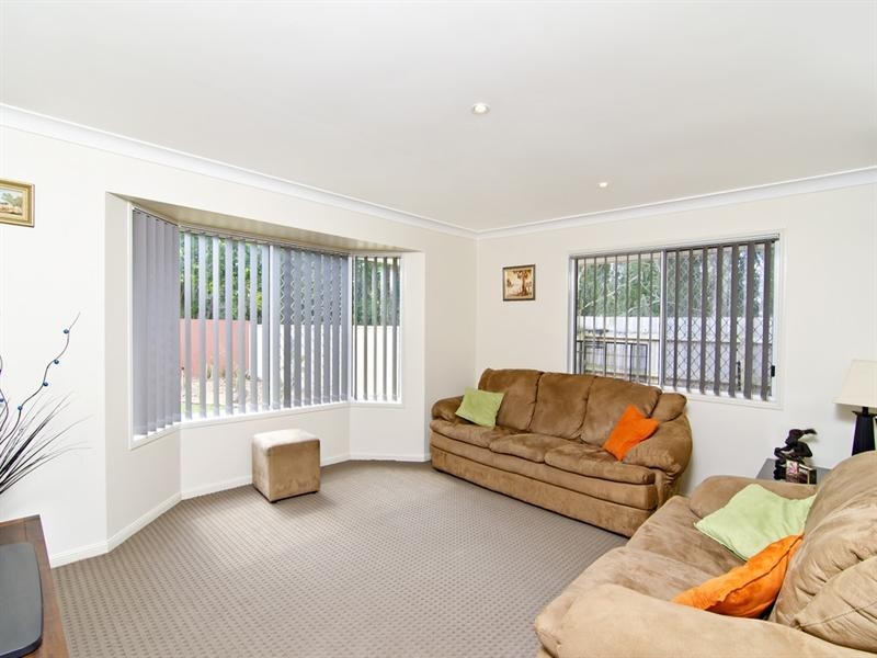 8 Casuarina Drive, Elanora QLD 4221