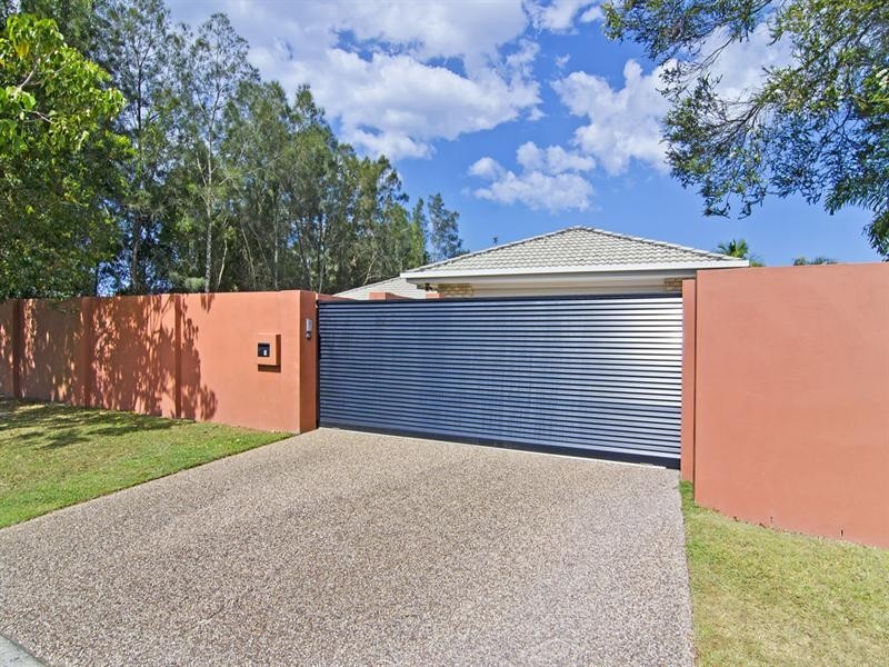 8 Casuarina Drive, Elanora QLD 4221