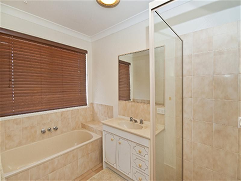 188 K P McGrath, Elanora QLD 4221