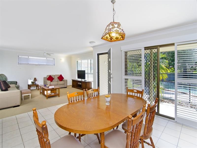 13 Ling Place, Palm Beach QLD 4221