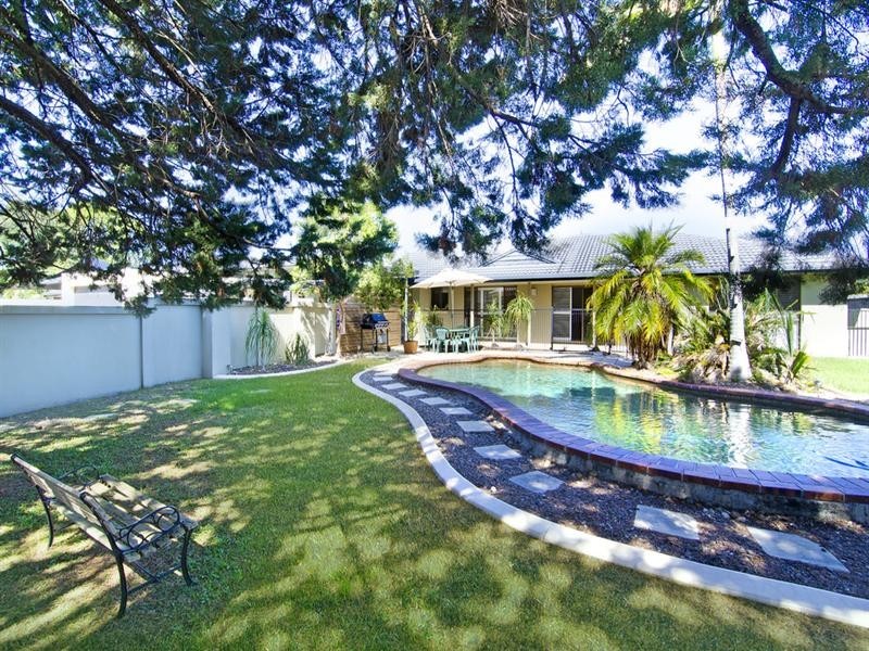 13 Ling Place, Palm Beach QLD 4221