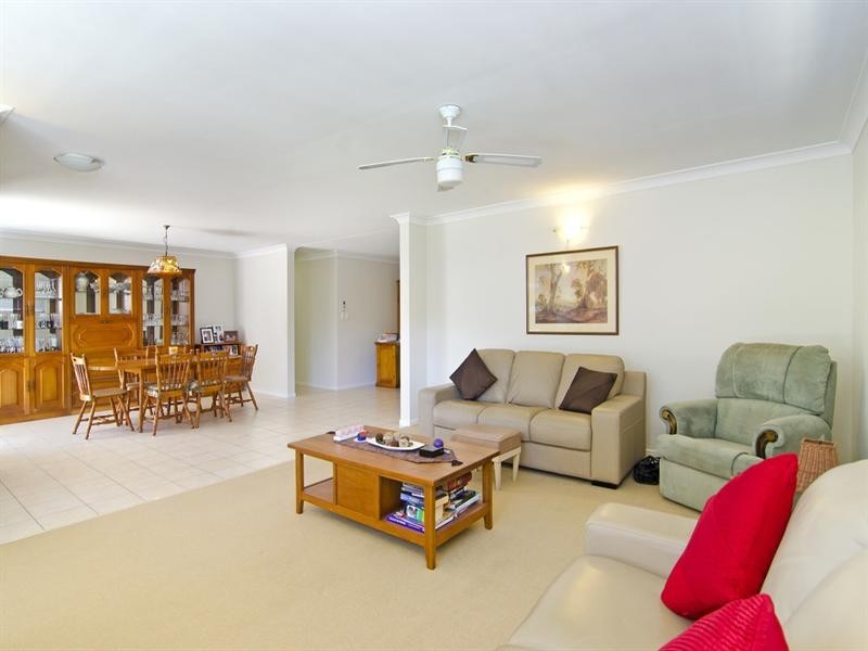 13 Ling Place, Palm Beach QLD 4221
