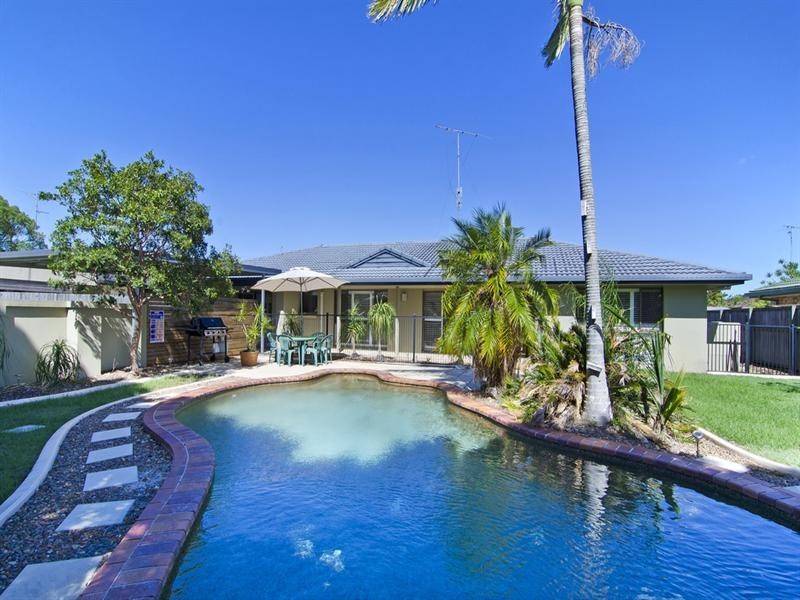 13 Ling Place, Palm Beach QLD 4221
