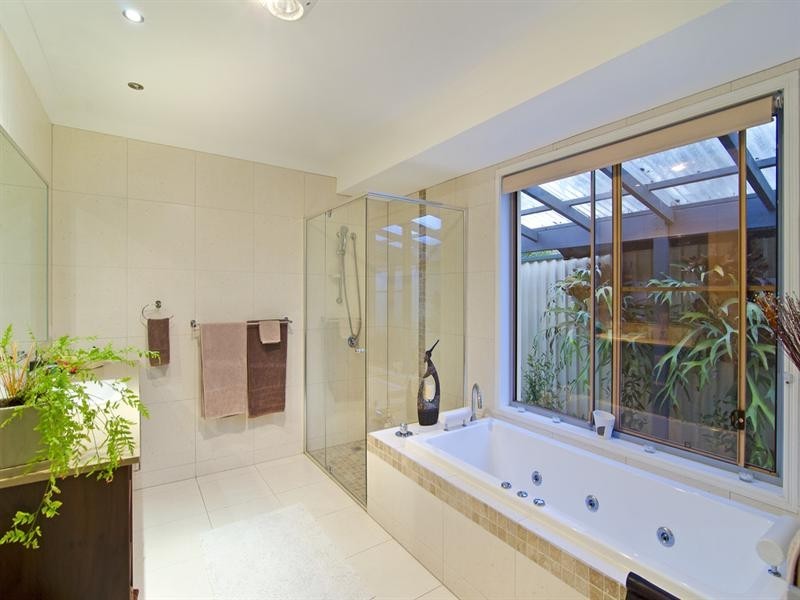 75 Murtha Drive, Elanora QLD 4221