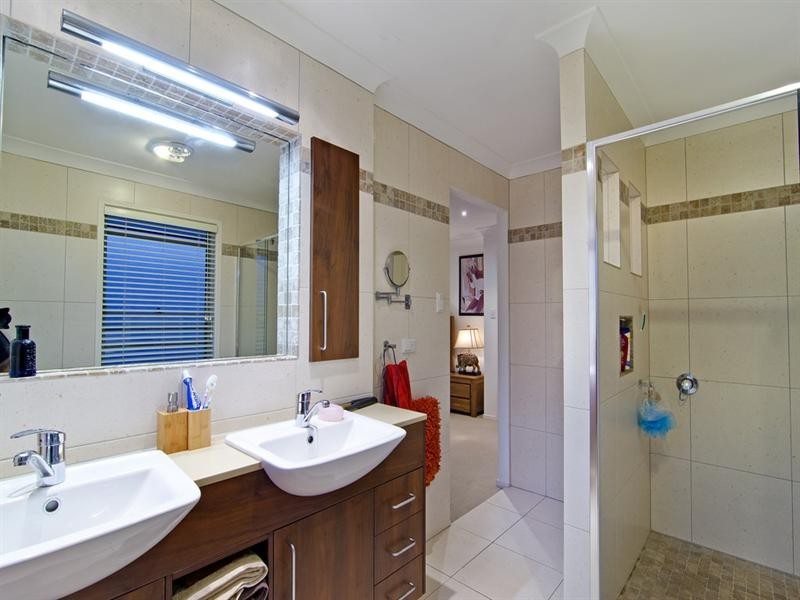 75 Murtha Drive, Elanora QLD 4221