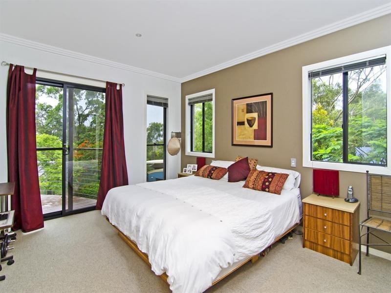 2 Sanctuary Crest Drive, Currumbin QLD 4223