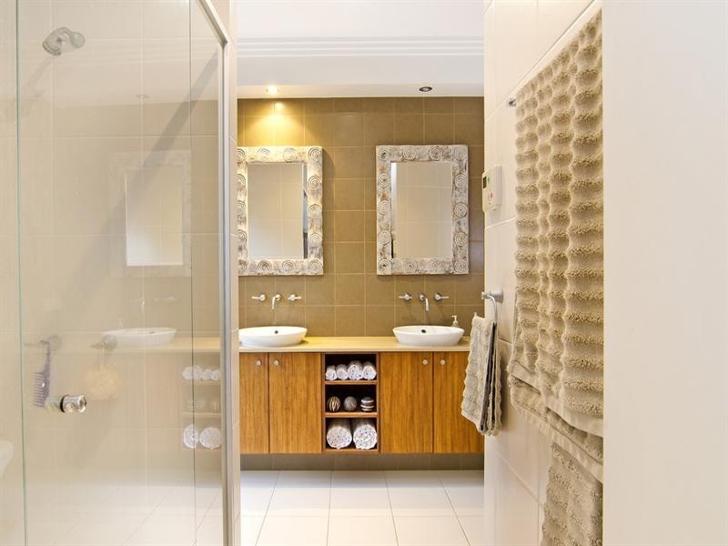 2 Sanctuary Crest Drive, Currumbin QLD 4223