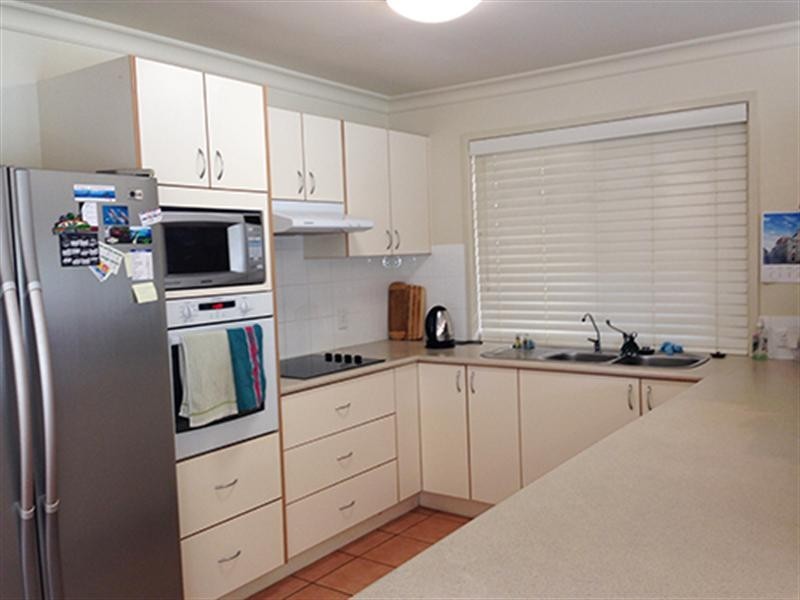 11 Cosmos Court, Elanora QLD 4221