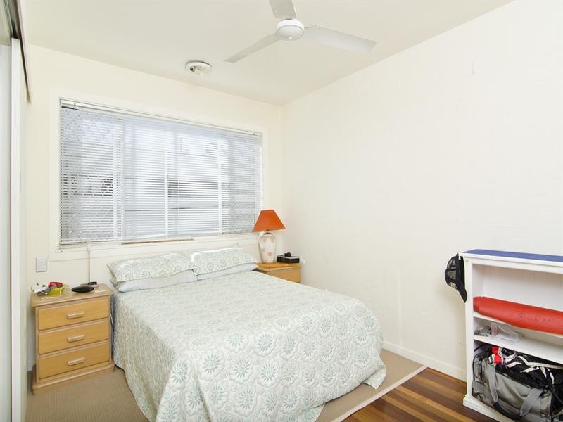 2/806 Pacific Parade, Currumbin QLD 4223