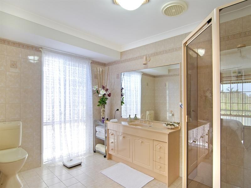 43 Saffron Street, Elanora QLD 4221