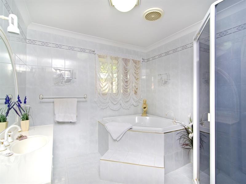 43 Saffron Street, Elanora QLD 4221