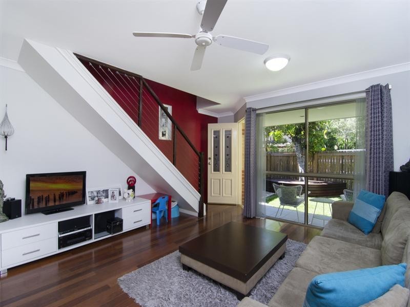 1/9 Kingia Court, Burleigh Heads QLD 4220