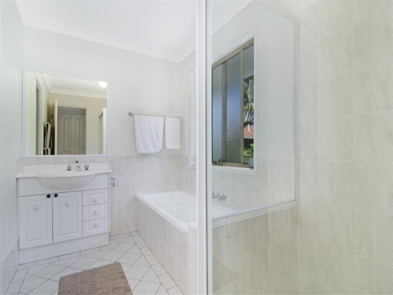 1/9 Kingia Court, Burleigh Heads QLD 4220