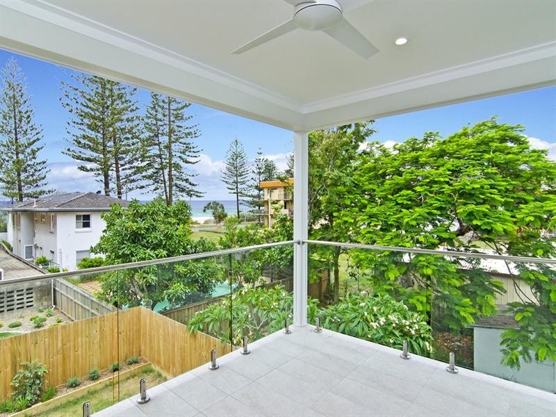 2/161 Golden Four Drive, Bilinga QLD 4225